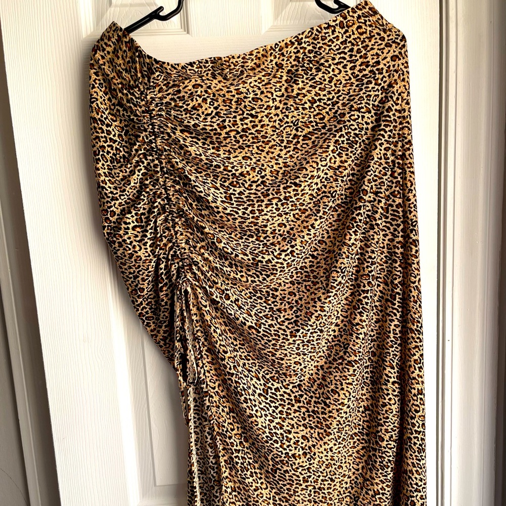 One XL leopard print mini skirt